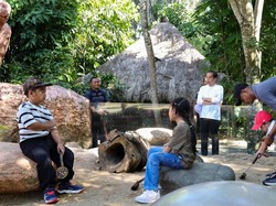 Gaya Cucu-cucu Jokowi Saat Liburan di Bali Zoo