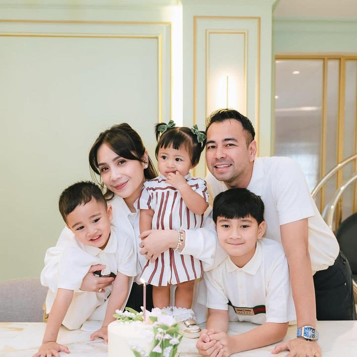 <p>Ranaima Malika Raudhia Andara atau yang akrab disapa Lily baru saja merayakan ulang tahun pertamanya. Raffi Ahmad dan Nagita Slavina pun turut memberikan pesan menyentuh untuk sang putri. (Foto: Instagram@raffinagita1717)</p>