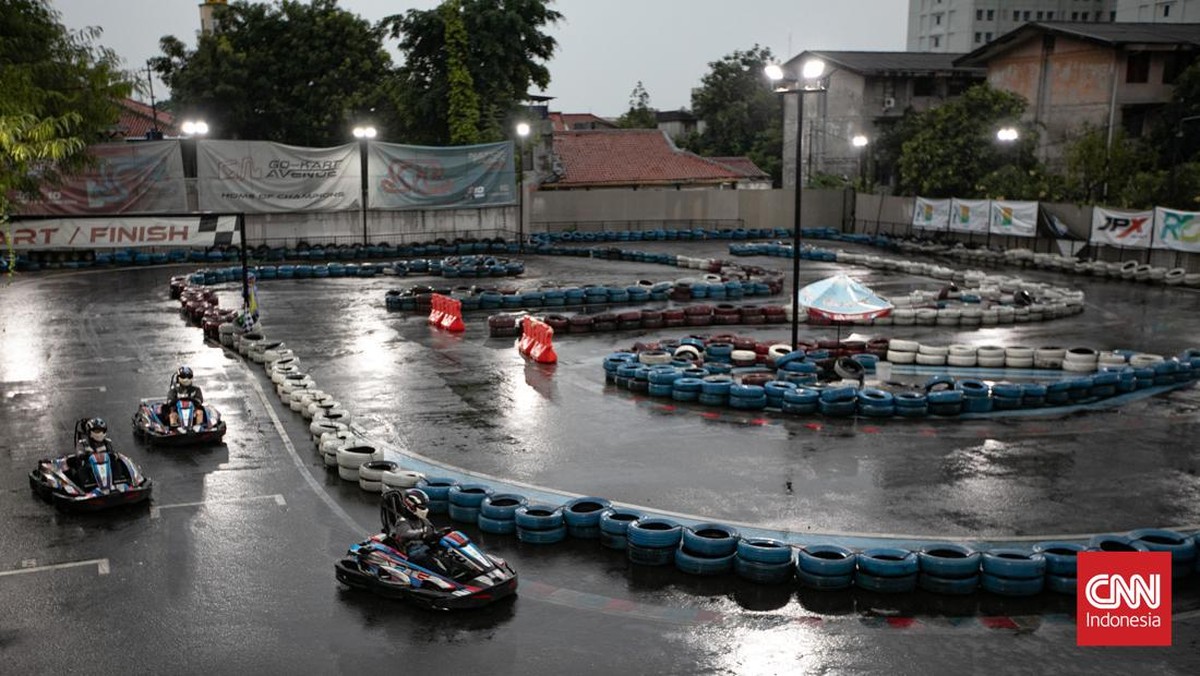 FOTO: Liburan dengan Memacu Adrenalin di Lintasan Balap