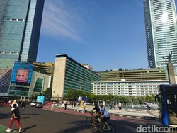 Warga Masih Berolahraga di Bundaran HI Pagi Ini Meski CFD Ditiadakan