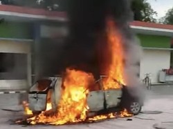 Mobil Terbakar Saat Hendak Isi BBM di SPBU Ponrangae Sidrap