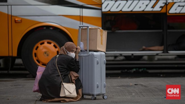 FOTO: Puncak Arus Balik Lebaran di Terminal Kalideres