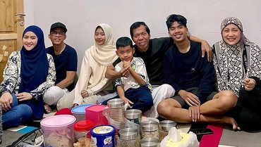 img-title Lebaran Bareng, Momen Pertemuan Kiwil & Suami Baru Meggy Wulandari Jadi Sorotan