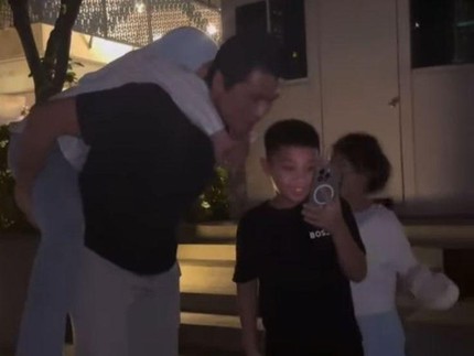 5 Momen Seru Reino Barack Bersama Keponakan Syahrini di Singapura