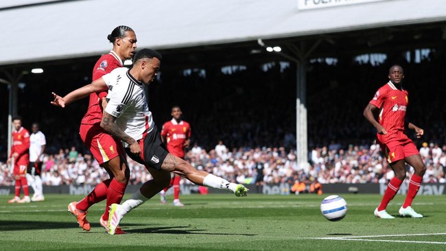 Liverpool ditekuk Fulham 2-3 dalam pertandingan pekan ke-31 Liga Inggris di Stadion Craven Cottage, Minggu (6/4).