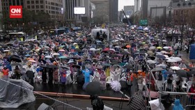 VIDEO: Unjuk Rasa di Seoul Tolak Pemakzulan Yoon