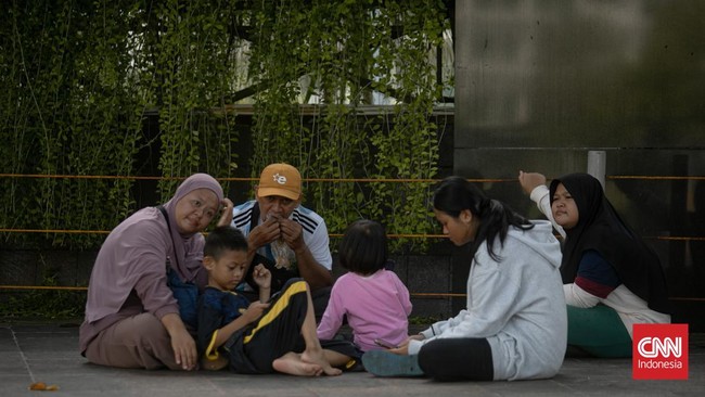 Kementerian Dalam Negeri (Kemendagri) mencatat penduduk Indonesia bertambah banyak di 2025, tembus 286 juta orang.