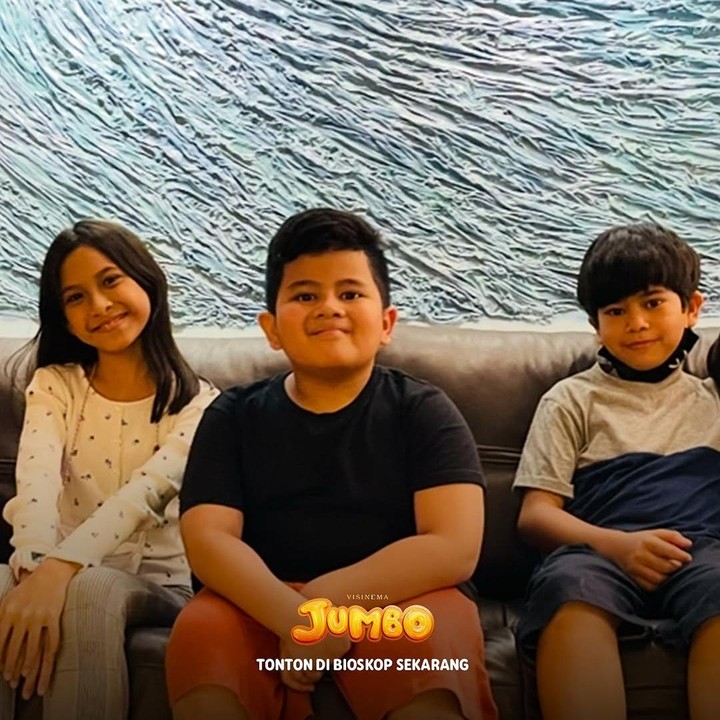 <p>Di balik kesuksesan film <em>Jumbo</em>, ada cerita menarik di balik layarnya. Salah satunya adalah para pengisi suara yang masih anak-anak seperti Prince Poetiray dan Quinn Salman yang dipercaya sebagai karakter utama, Don dan Meri. (Foto: Instagram: @quinnsalman)</p>