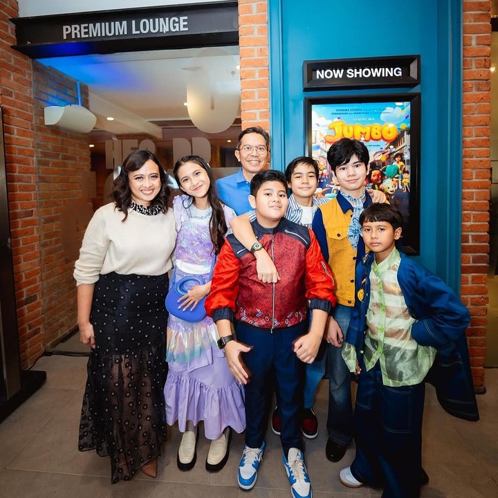 <p>Film <em>Jumbo</em> dikerjakan oleh lebih dari 420 kreaktor Indonesia selama lima tahun, Bunda. "Film <em>Jumbo</em> ini dibuat untuk merangkul kita, anak-anak kita, dan anak-anak yang ada di dalam diri kita," tulis akun film <em>Jumbo</em>. (Foto: Instagram: @quinnsalman)</p>