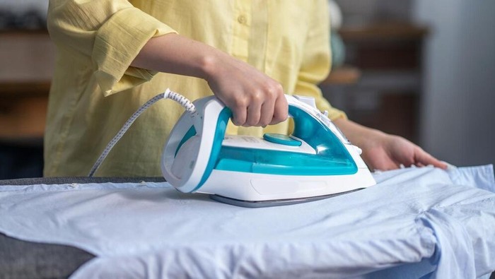Nggak Cuma Buat Baju, Ini 5 Cara Unik Menggunakan Setrika di Rumah