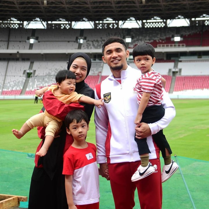 <p>Bunda masih ingat dengan mantan atlet wushi RI, Lindswell Kwok? Setelah menikah dengan Achmad Hulaefi, Lindswell dikaruniai tiga orang putra yang tampan. (Foto: Instagram: @lindswell_k)</p>
