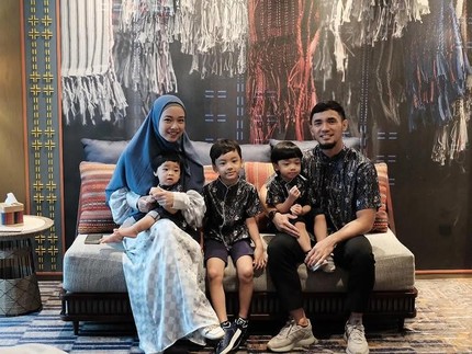 Terpopuler: Potret Lindswell Kwok Eks Atlet Wushu RI Bareng Keluarga
