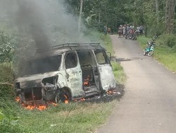 Diduga Korsleting, Luxio Terbakar Lukai Satu Orang di Malang