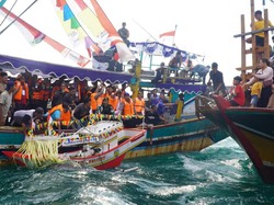 Pesta Lomban Jepara, Ratusan Kapal Nelayan Iringi Larung Kepala Kerbau