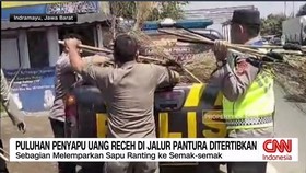VIDEO: Puluhan Penyapu Uang Receh di Jalur Pantura Ditertibkan