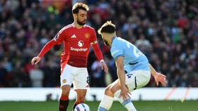FOTO: Derby Manchester Berakhir Imbang