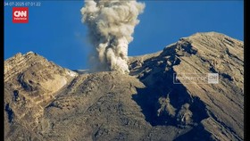 VIDEO: 2 Kali Erupsi, Warga Diimbau Jauhi Sungai dan Puncak Semeru