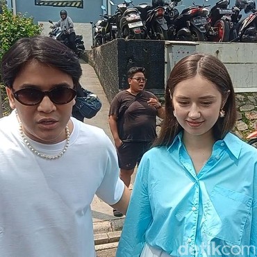 Gelar Pengajian di Rumah Ortu, Billy Syahputra-Vika Kolesnaya Syukuran Nikah?