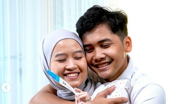Tiga Tahun Menikah, Istri Bintang Emon Akhirnya Hamil Anak Pertama