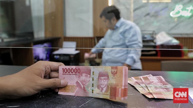 Rupiah berada di level Rp16.795 per dolar AS pada Jumat (11/4) sore. Mata uang Garuda menguat 27,5 poin atau 0,16 persen dari perdagangan sebelumnya.