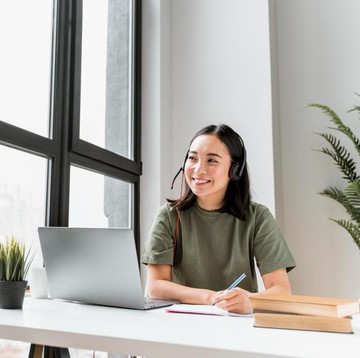 8 Cara Menata Meja Kerja di Kantor untuk Raih Kesuksesan Karier Menurut Feng Shui