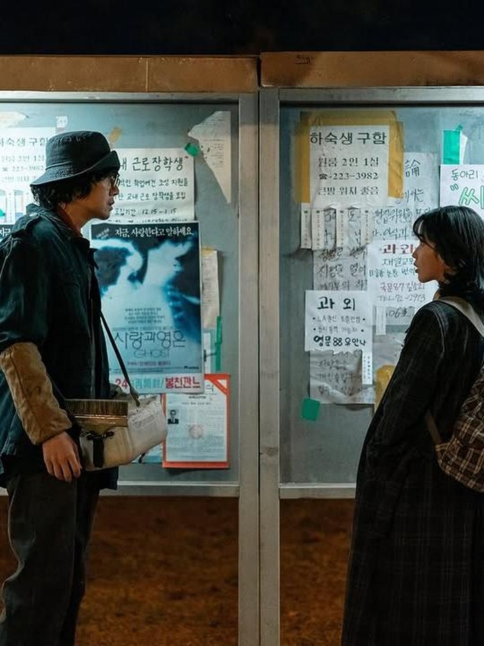 Aktor Korea Kim Seon Ho baru-baru ini beradu akting dengan IU lewat drama Korea When Life Gives You Tangerines (2025). Dalam drama ini, ia tampil sebagai cameo dengan peran sebagai Park Chung Seop./ Foto: instagram.com/netflixkr