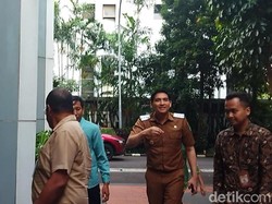 Berseragam Dinas, Lucky Hakim Penuhi Panggilan Kemendagri soal Liburan ke Jepang