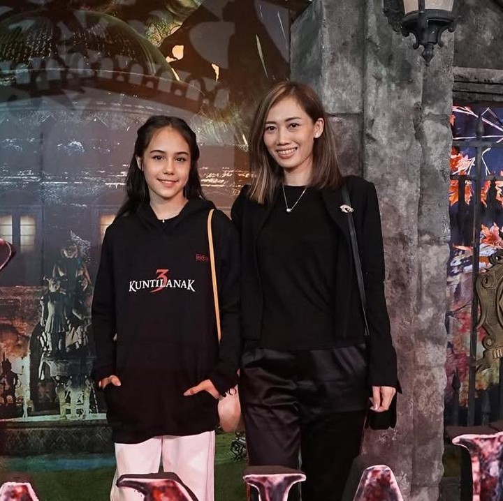 <p>Melihat dari laman Instagram-nya, Nicole sangat dekat dengan sang Bunda, Susan Rossi. Keduanya kerap membagikan potret kebersamaannya di media sosial. (Foto: Instagram: @nicole_rossi_)</p>