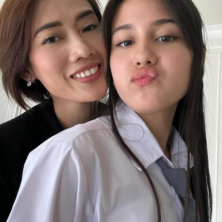 <p>"Semoga Sissi makin sayang sama Tuhan, sama Mommy dan JJ, semakin sukses ke depannya sayang, menjadi pribadi yang lebih baik, selalu bersyukur sama Tuhan, dan semoag Sissi bisa menjadi berkat dan terang untuk orang lain," tulis Susan seraya mengunggah potretnya bersama Nicole. (Foto: Instagram: @susan_rossi_)</p>