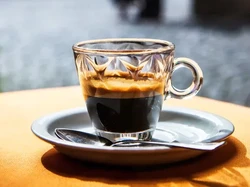 Cara Minum Espresso yang Benar, Perlu Diaduk Dulu atau Langsung Diminum?