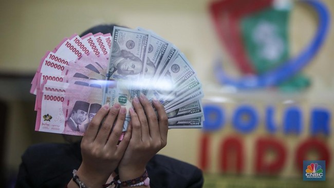 Rupiah Ditutup Loyo , Nilai Tukar Dolar AS Naik ke Rp17.210