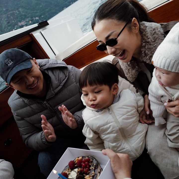 <p>"Izzy sudah berusia 3 tahun! Melihatmu tumbuh adalah hal favoritku, selamat ulang tahun sayang," tulis Nikita seraya mengunggah momen ulang tahun Issa. (Foto: Instagram: @nikitawillyofficial94)</p>