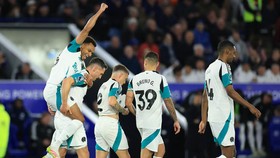 FOTO: Sikat Leicester, Newcastle Lewati Man City