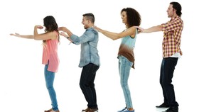 Mengenal Asal-usul 'Penguin Dance', Tarian Bagi-bagi THR yang Viral