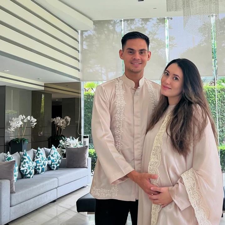 <p>Terbaru, Amanda membagikan potret kehamilan pertamanya di momen lebaran Idul Fitri kemarin. Ia tampak memperlihatkan kehamilan pertamanya yang sudah membesar. (Foto: @gonzalezamanda1).</p>