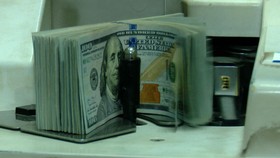 VIDEO: Guru Besar Unair Komentari Rupiah Keok Terhadap Dolar AS