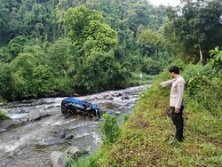 Truk Terjun ke Sungai di Malang, Sopir Diduga Mengantuk