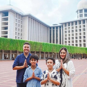 Ulang Tahun, Sissy Prescillia Nangis Diajak Rifat Sungkar Keliling Masjid Istiqlal