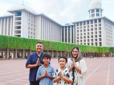Ulang Tahun, Sissy Prescillia Nangis Diajak Rifat Sungkar Keliling Masjid Istiqlal