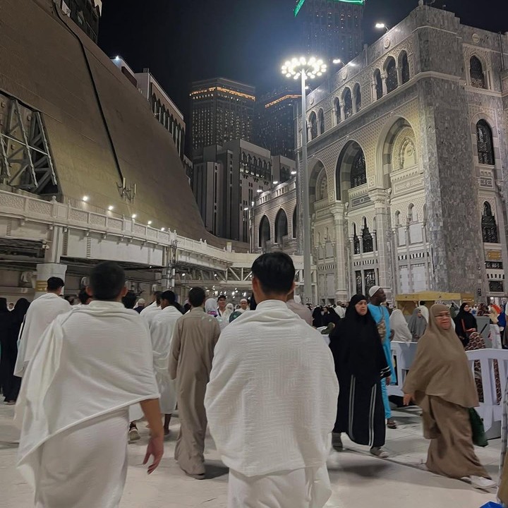 <p>Sejumlah figur publik menjalani ibadah puasa dan merayakan Idul Fitri 2025 dengan umrah ke Tanah Suci. Salah satunya adalah pemain Timnas U-17 yang berhasil mencetak gol saat lawan Yaman, yakni Zahaby Gholy. (Foto: Instagram@gholyy.z)</p>