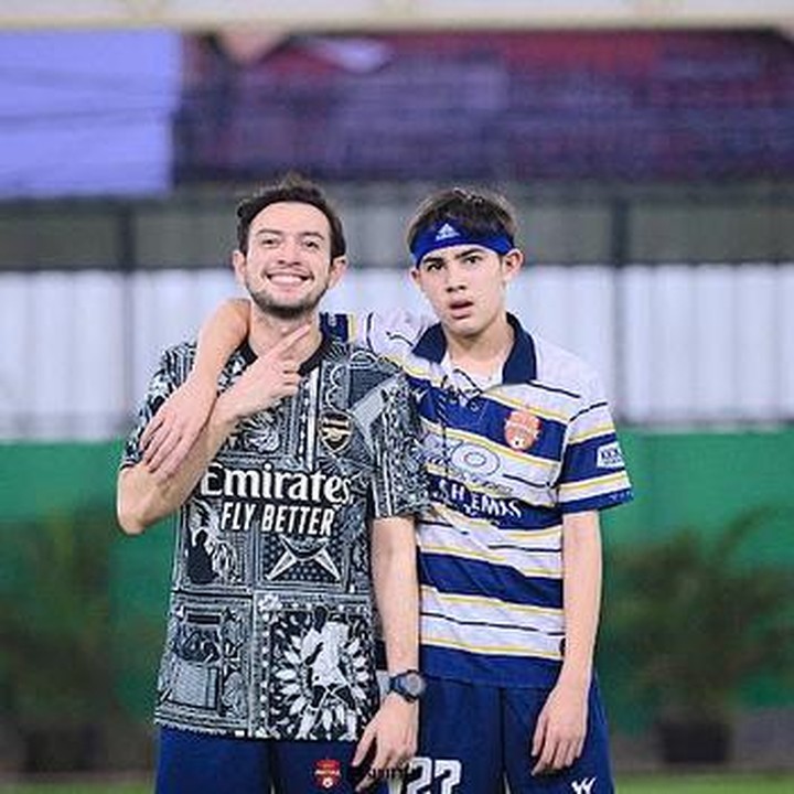 <p>Banyak netizen yang memuji ketampanan Arsen. Tidak sedikit pula yang menyebut Arsen semakin mirip dengan sang Ayah. (Foto: Instagram: @rifkybalweel)</p>