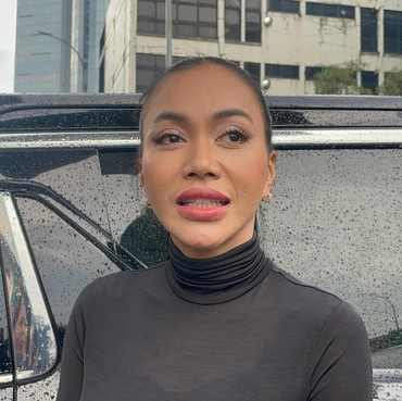 Denada Ceritakan Perjuangan Sekolahkan Putri Semata Wayang di Singapura