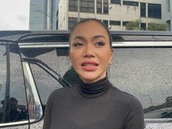 Denada Blak-blakan Sedang Cari Calon Suami