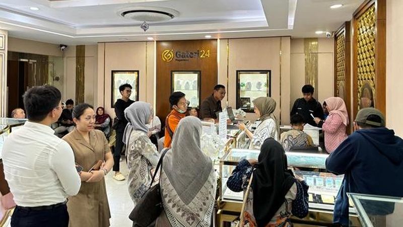 Setelah libur panjang Hari Raya Idul Fitri 1446 H, masyarakat mulai kembali aktif merancang strategi keuangan di tengah kondisi ekonomi yang tak menentu