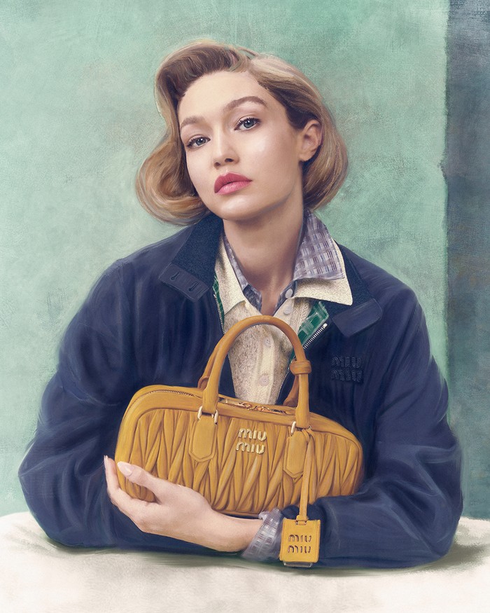 Miu Miu perkenalkan kampanye Leathergoods 2025 mereka yang terinspirasi dari lukisan diri masyarakat kelas atas era abad 20-an. Gaya klasik semakin menyoroti karya-karya leathergoods legendaris dari brand/ Foto: Dok. Miu Miu/Steven Meisel
