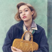 Pesona Bak Lukisan Jadul, Gigi Hadid Jadi Wajah Kampanye Leathergoods Miu Miu