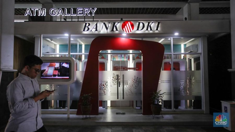 Ilustrasi ATM Bank DKI. (CNBC Indonesia/Faisal Rahman)