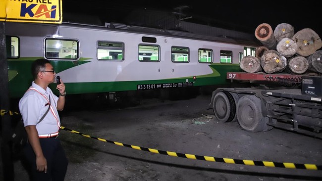 Kereta Jenggala Alami Rem Blong di Stasiun Sidoarjo, KAI Buka Suara Kereta Api 471A Commuter Line Jenggala mengalami rem blong di Sidoarjo. Semua penumpang selamat, KAI tetap selidiki penyebab kejadian ini.