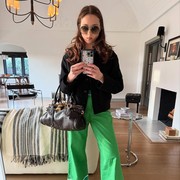 Get The Look: Sontek Gaya Kasual Laufey yang Unik & Playful