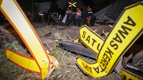 Truk Tabrak Kereta Harina Rute Bandung-Surabaya di Semarang